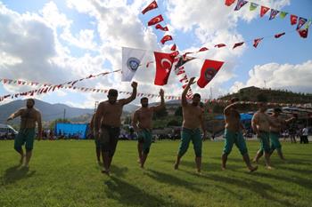 Geleneksel Ahmet Ayık Karakucak Güreşleri ve Bal Festivali